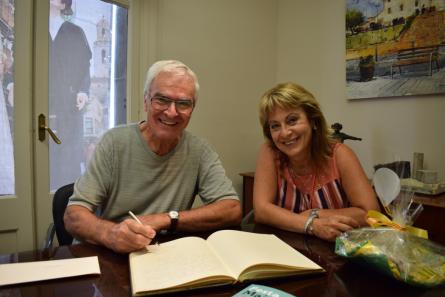 Ciscu Capdet signatura llibre d'honor 31-7-19 (11).JPG