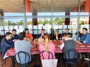 DINAR JUNTS PER CUBELLES- ROBERT MONZONIS.jpg